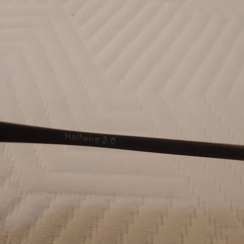 Men's Oakley sunglasses - Picture 3 of 11